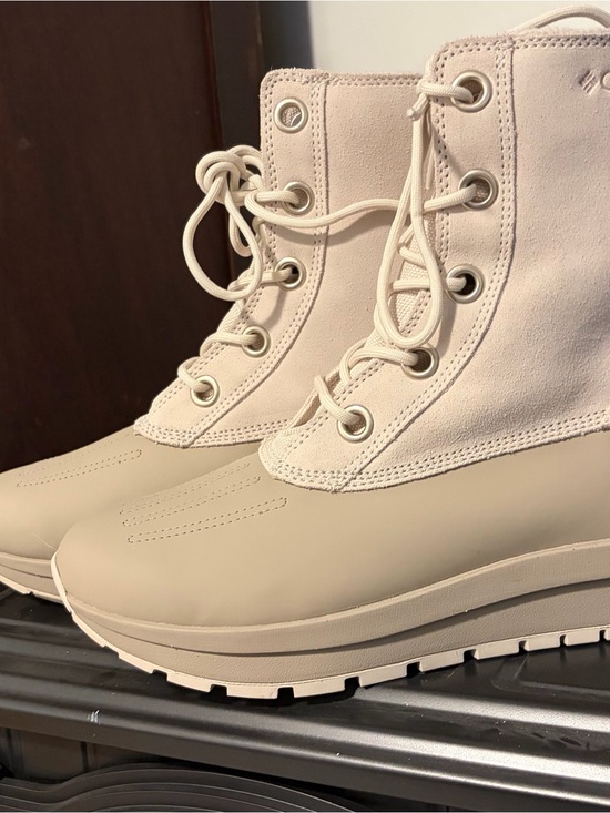 Columbia Shoes - Columbia Women's Lace-Up Boots in Beige Cream